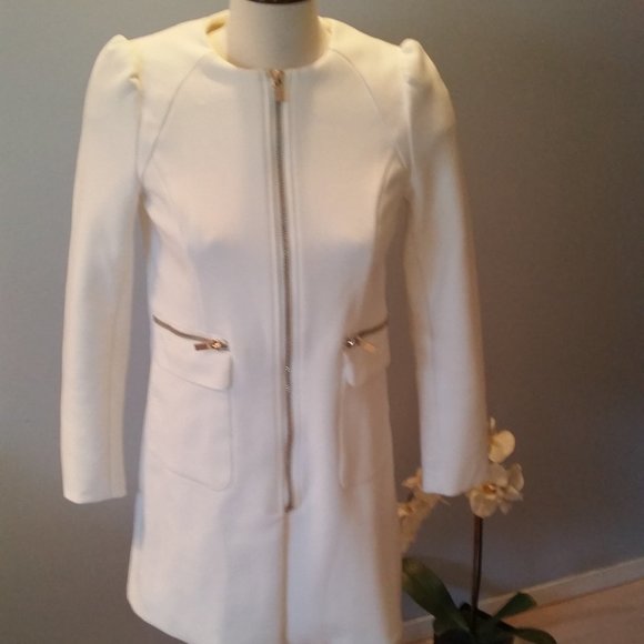 H&M Dresses & Skirts - H&M ivory puffed long sleeve heavy gold zipper dress/coat